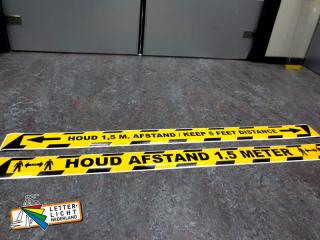 Vloersticker covid- houd anderhalve  meter afstand- keep distance